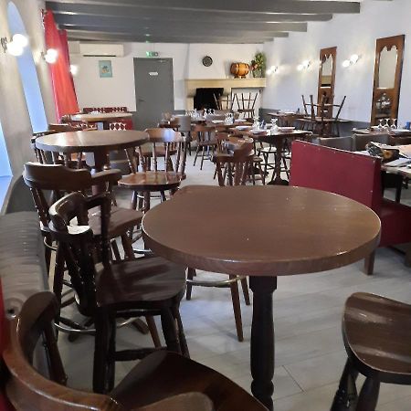 Chenay  Les 3 Pigeons酒店 外观 照片