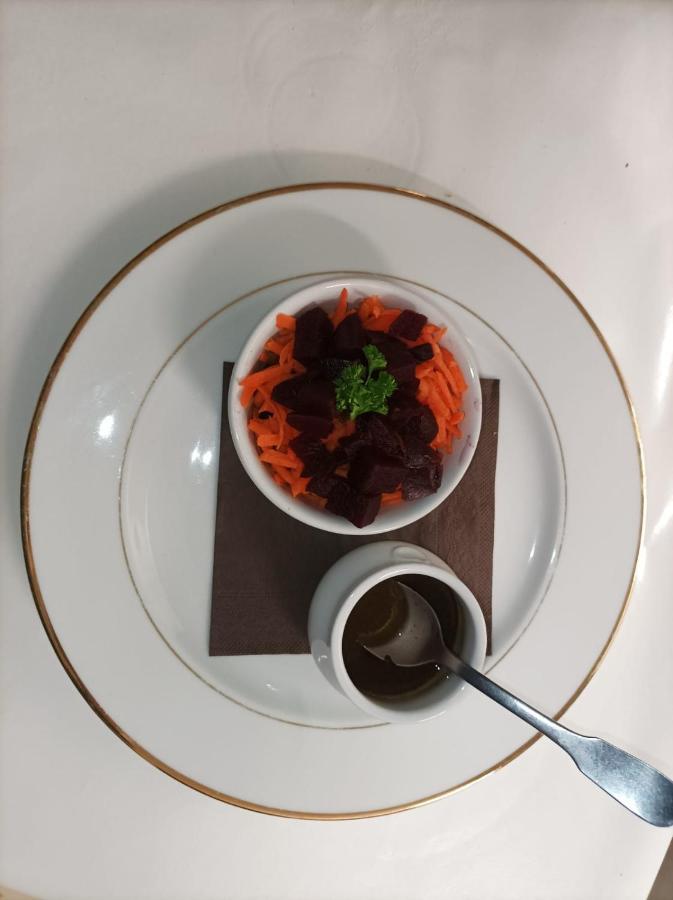 Chenay  Les 3 Pigeons酒店 外观 照片